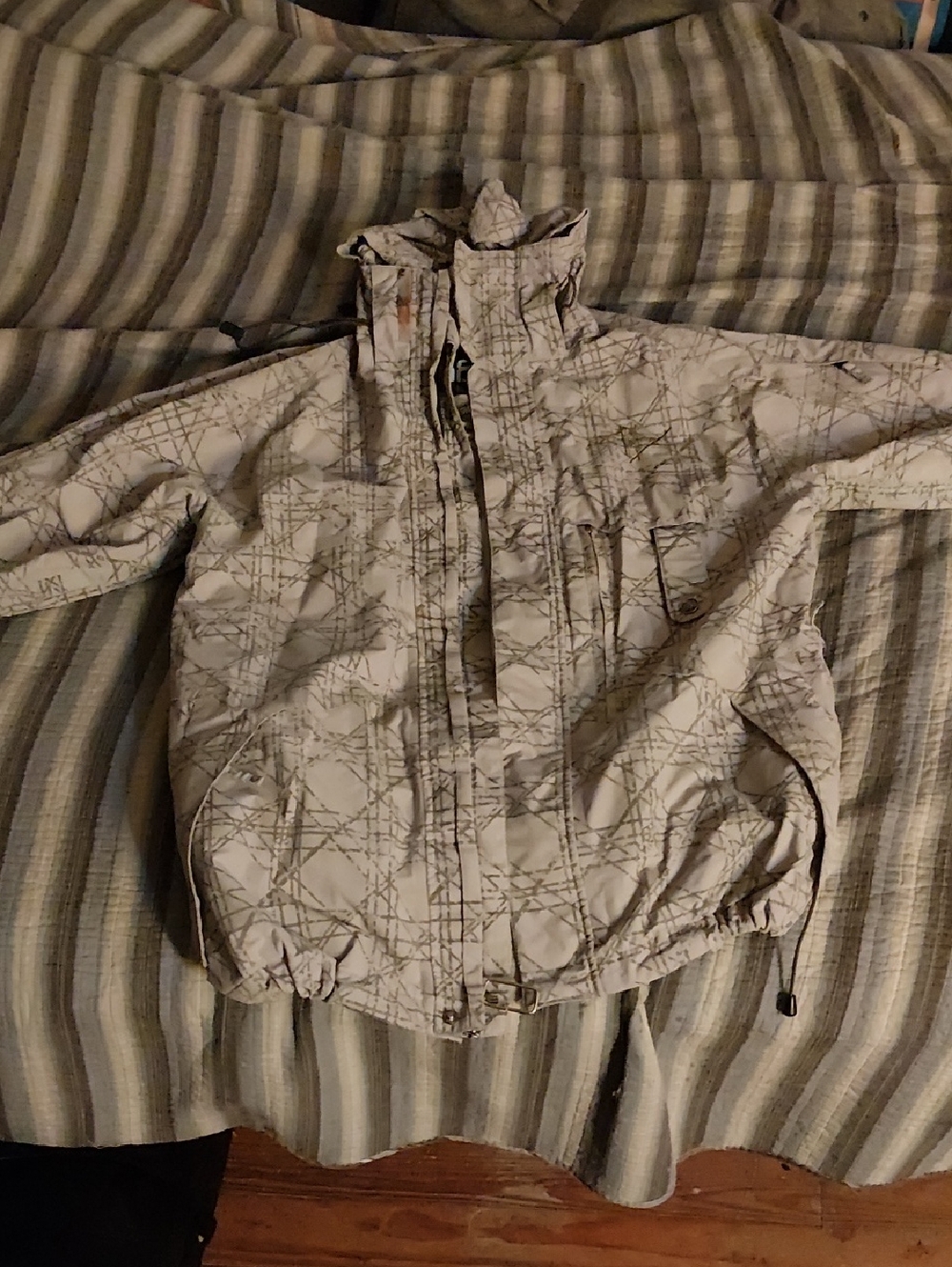 686 Men's White Gray Patterned Hooded Raincoat